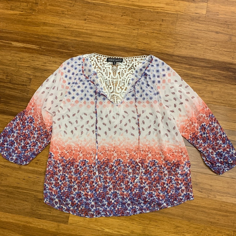 Almost Famous Womens Size XL Floral Print Crochet Detail 3/4 Sleeve Top Blouse‎
